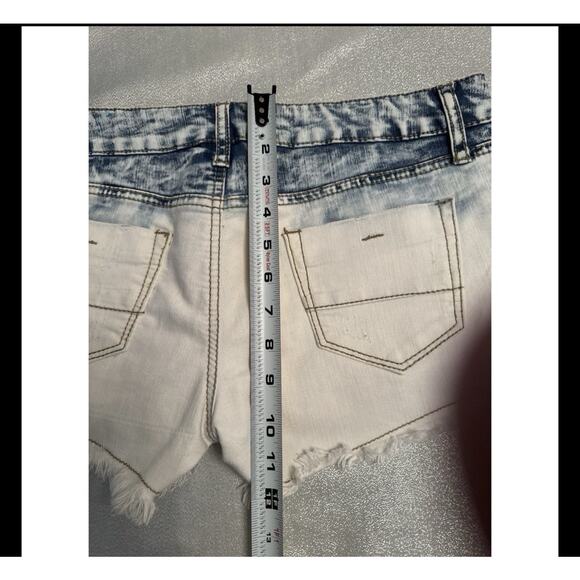 L'Amour by Nanette Lapore Denim Shorts Acid Wash Studded Embellished Sz 9 - Picture 5 of 5